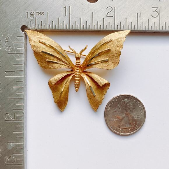 VTG Signed BSK Brooch 1960s Butterfly Textured Gold Tone Pin Mid Century - Picture 7 of 10